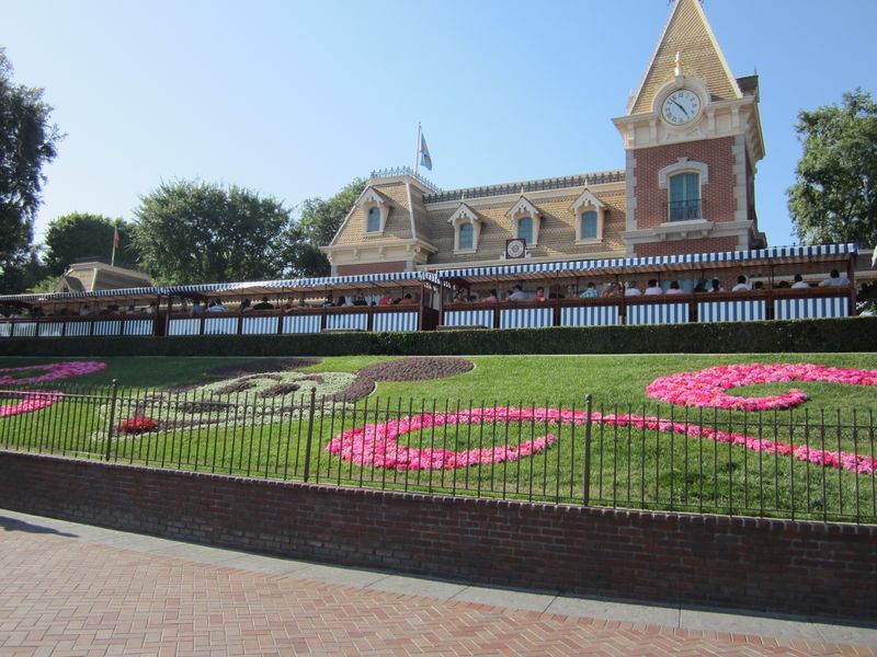 Top 5 Tips for Planning a Disneyland Trip